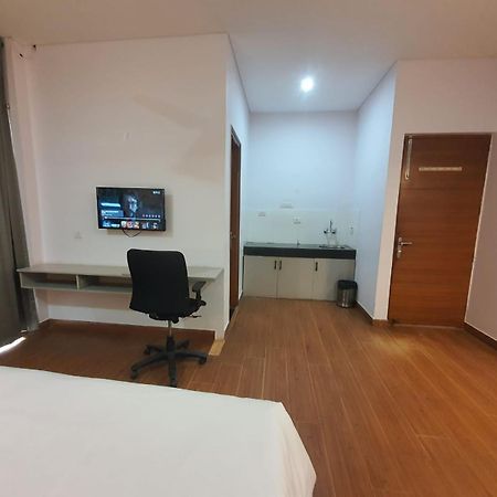 Mallenzo Suites Dlf Phase 1 Gurgaon Exterior photo